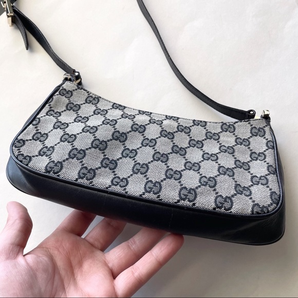 💥SOLD💥 GUCCI Vintage Y2K Black GG Monogram Shoulder Bag - Picture 4 of 11